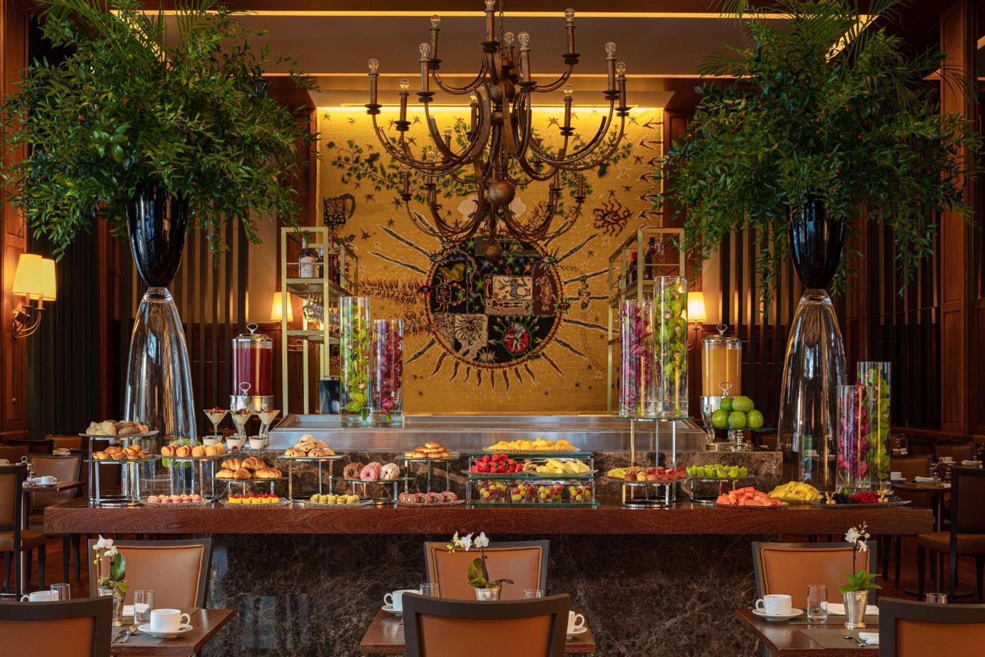 Tivoli Avenida Liberdade Lisboa - A Leading Hotel Of The World Exterior photo The buffet at the lobby